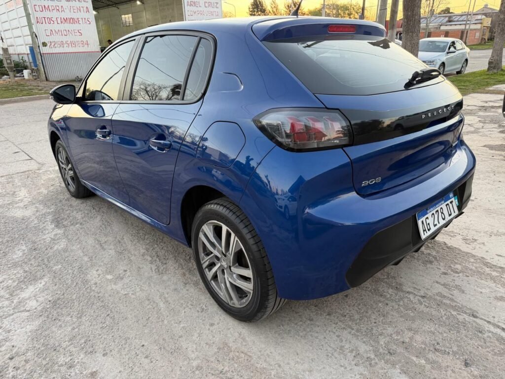 Peugeot 208 Allure  1.6 2023